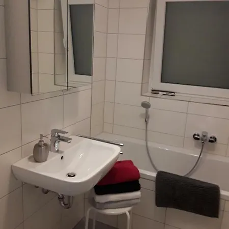 Freundliche Mit Grosser Terasse *