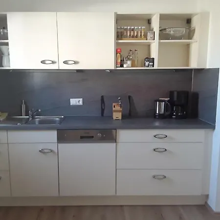 Freundliche Mit Grosser Terasse Appartement *